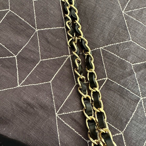 Roberta Rossi Diamond Quilted Leather Crossbody/ Shoulder Bag in Black - Picture 4 of 10